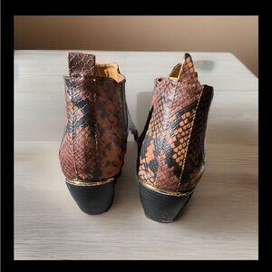 New Directions Edie Ankle Boot Western Bootie. W 10. Pre-Owned.